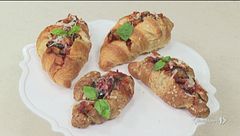 Croissant salati alle melanzane