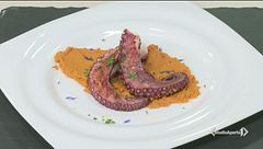 Polpo croccante su crema di ceci