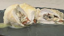 Pollo ripieno con funghi, scamorza e pomodori secchi
