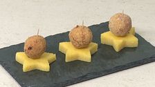 Stelline di polenta con polpette di lenticchie