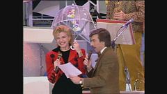 Columbro e Cuccarini cantano "Basta un poco di zucchero"