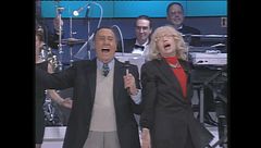 Monica Vitti canta con Alberto Sordi "Ma 'ndo vai (se la banana non ce l'hai)"