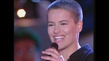 Silvia Salemi canta "Stai con me stanotte"
