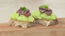 Crostini al guacamole e broccolo