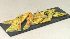 Frittata con zucchine, cipolle e crescenza