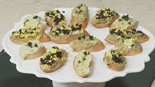 Crostini mix ai carciofi
