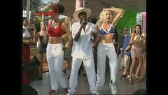 I Los Umbrellos cantano "No tengo dinero" a Italia Unz