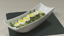 Insalata di fagiolini, uova, patate e pesto