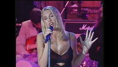 Annalisa Minetti emoziona il pubblico di Un disco per l'estate con "Mi spengo senza te"