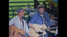 Eros Ramazzotti e Jovanotti improvvisano un duetto a Vota la Voce 1994