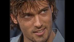 Gabriel Garko si fa leggere la mano a Buona Domenica 1997