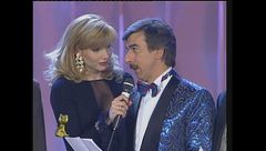 Lorella Cuccarini, Marco Columbro e il cast di "Buona Domenica" ritirano il Telegatto 1993