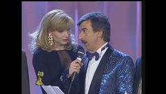 Lorella Cuccarini, Marco Columbro e il cast di "Buona Domenica" ritirano il Telegatto 1993