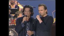 Miguel Bosé canta "L'Autoradio" a Riccione