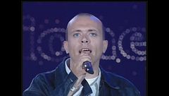 Gli 883 cantano "Io ci sarò" sul palco di Un disco per l'estate '98