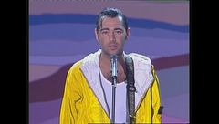Luca Carboni canta "Ci vuole un fisico bestiale" a Buona Domenica 1992