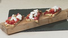 Bruschetta con melanzana, pomodoro, burrata e 'nduja