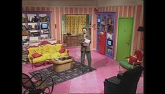 Marco Bellavia presenta un telegiornale dal suo salotto di casa a Bim Bum Bam 1998