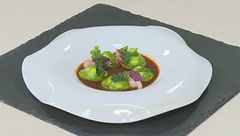 Bottone di ricotta e limone, friarielli e gamberi rossi