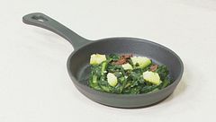 Cicoria, patate e pomodori secchi