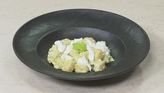 Gnocchetti con pesto di sedano e stracciatella