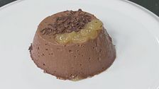 Budino al cioccolato con pere caramellate