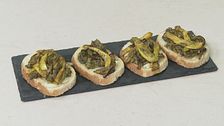 Crostini con taleggio e porcini