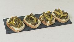 Crostini con taleggio e porcini