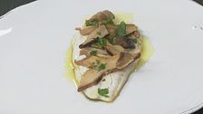Filetti di pesce bianco e contorno di porcini
