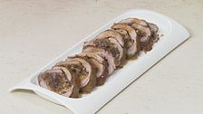 Filetto di maiale con prugne, mele e frutta secca