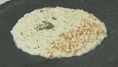 Risotto con sedano rapa, taleggio e nocciole