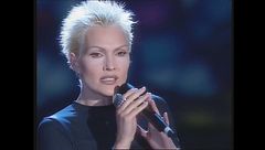 Anna Oxa a Un disco per l'estate '97 con un medley dei suoi successi