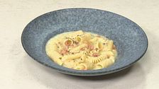 Pasta con provola affumicata e pancetta