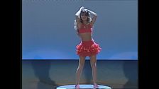 Una giovanissima Miriana Trevisan balla sul cubo a Non è la Rai 1992
