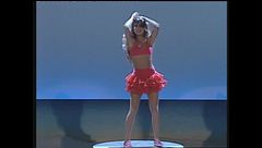 Una giovanissima Miriana Trevisan balla sul cubo a Non è la Rai 1992