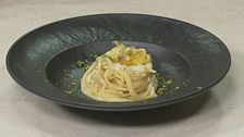 Spaghetti cacio, pepe, lime e bottarga