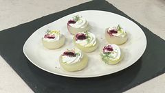 Cipolle al sale, caprino mantecato e riduzione di porto