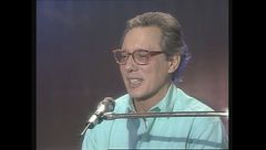 Enzo Jannacci festeggia i primi 30 anni di carriera a Superclassifica Show 1989