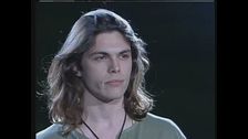 Gianluca Grignani canta "La mia storia tra le dita" a Buona Domenica 1995