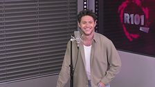 Niall Horan gioca ad "Hai Mai?" a tema Italia
