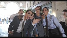 Dietro le quinte del ballo di protesta delle ragazze
