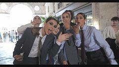 Dietro le quinte del ballo di protesta delle ragazze