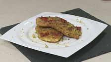 Cotolette di pollo ai pistacchi con pomodorini secchi