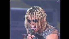 Billy Idol canta, sfida Eros Ramazzotti e quasi cade a Vota la voce 1993