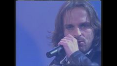 Miguel Bosé canta il suo successo "Se tu non torni"