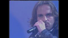 Miguel Bosé canta il suo successo "Se tu non torni"