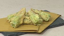 Fiori di zucchina fritti e ripieni