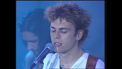 Gianluca Grignani canta "La Fabbrica di Plastica" a Festivalbar 1996