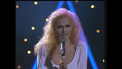 Anna Oxa canta "Oltre la montagna" a Festivalbar 1988