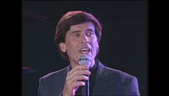 Gianni Morandi canta "Giovane amante mia" a Festivalbar 1996